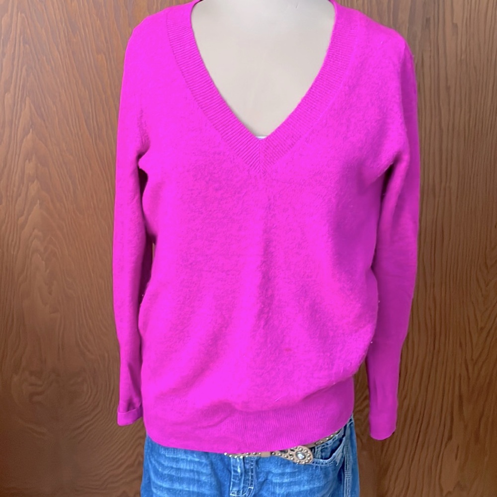 J Crew v neck cashmere sweater size Medium